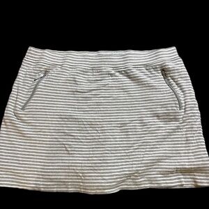 Jones New York Light Gray Striped Skort